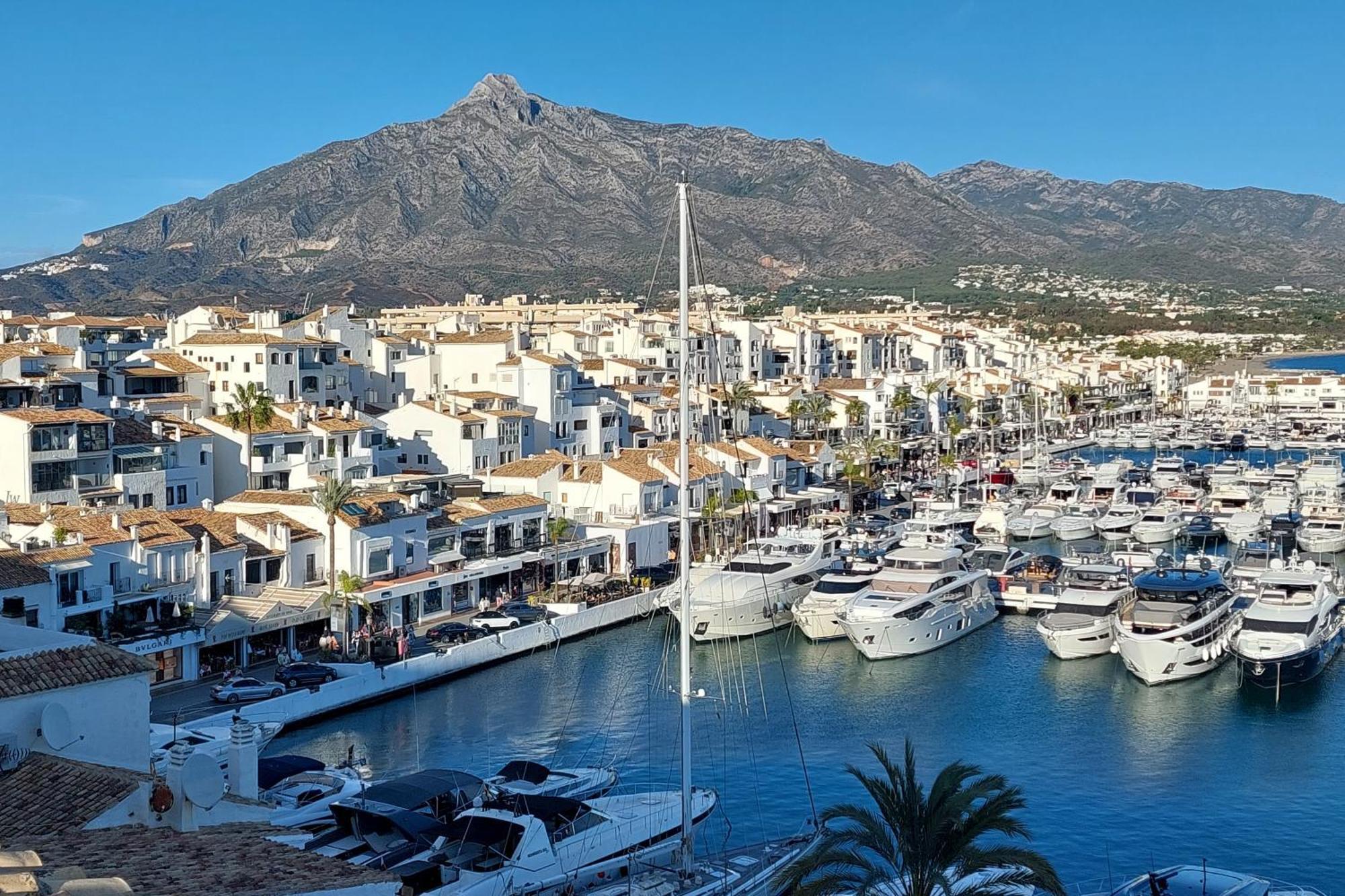 Apartemen Nueva Andalucia Magna Golf